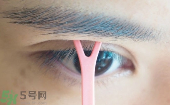 單眼皮怎么變雙眼皮了？單眼皮上面有一條線