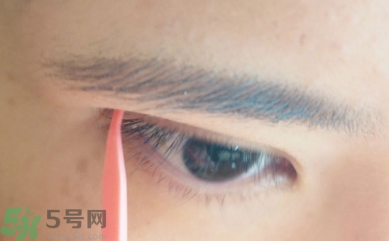 單眼皮怎么變雙眼皮了？單眼皮上面有一條線