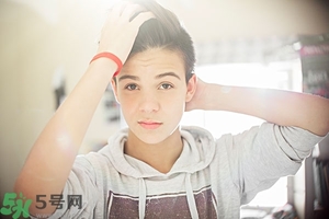 熬夜眼睛腫了怎么辦？熬夜眼睛紅了怎么辦？