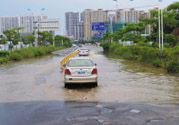 路面雨水多深車輛不宜通行？車輛在雨水中行駛要注意什么？