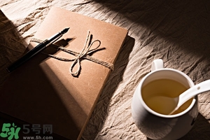 蜂蜜水隔夜還能喝嗎？蜂蜜水第二天還能喝嗎？