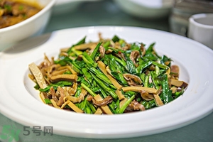 隔夜的韭菜能吃嗎？韭菜炒熟后第二天能吃嗎？