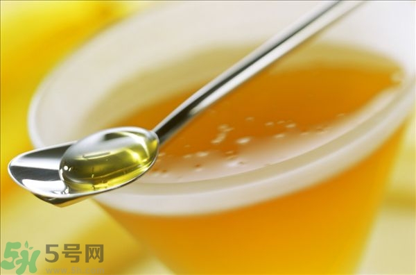 蜂蜜放久了有酒味是怎么回事？蜂蜜有酒味還能喝嗎？