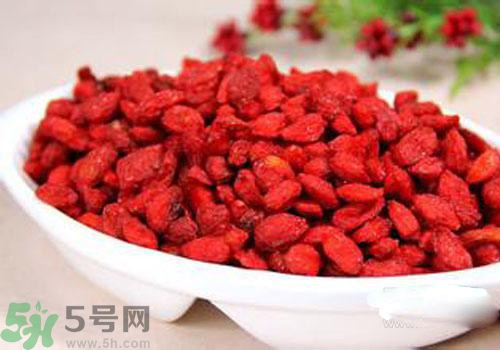 枸杞放久了變濕了可以吃嗎？枸杞放久了變黏了可以吃嗎？