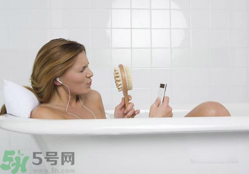 夏天一天洗幾次澡比較好？夏天一天洗幾次澡比較養(yǎng)生？