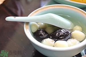 蓮子心能治失眠嗎？喝蓮心茶可以治療失眠嗎？