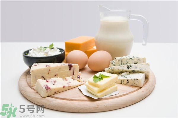 一天喝多少牛奶最好？牛奶一天喝多少合適？