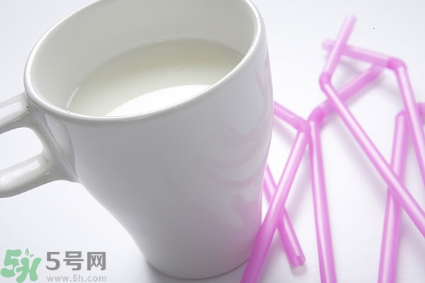 羊奶和牛奶哪個(gè)營(yíng)養(yǎng)高?牛奶與羊奶哪個(gè)營(yíng)養(yǎng)更好？