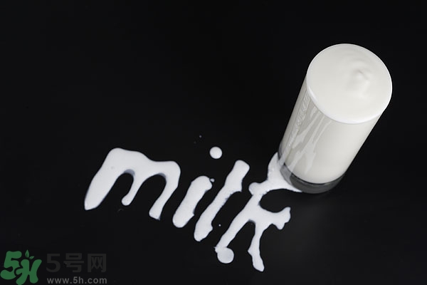 一天喝多少牛奶最好？牛奶一天喝多少合適？