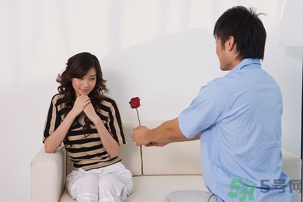 為什么看到男生會臉紅？看到男生會臉紅怎么辦？