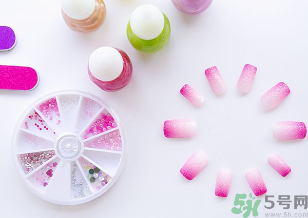 指甲油會(huì)過期嗎？指甲油過期是什么樣的？