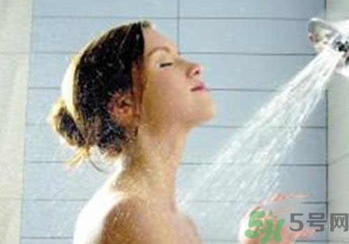 夏天洗澡水溫多少合適？夏天洗澡水溫多少比較好？