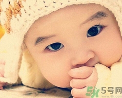 小孩指甲發(fā)白是怎么回事？小孩指甲發(fā)白怎么辦？