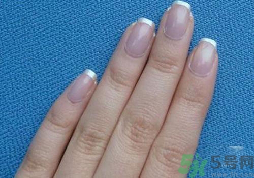 指甲發(fā)紫是什么原因？指甲發(fā)紫是怎么回事？