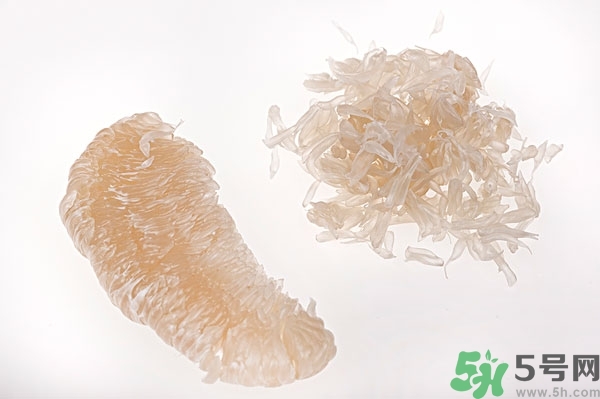 柚子的瓤是紅色正常嗎？柚子里面是紅色的能吃嗎？