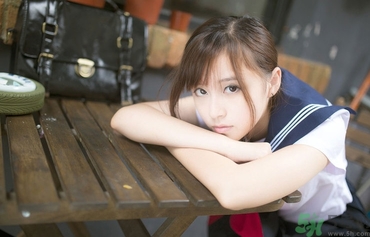15歲月經(jīng)推遲二個(gè)月正常嗎？15歲兩個(gè)月沒(méi)來(lái)月經(jīng)是怎么回事？