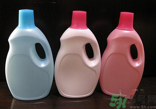 洗衣粉和洗衣液哪個好？洗衣粉和洗衣液哪個更傷手？