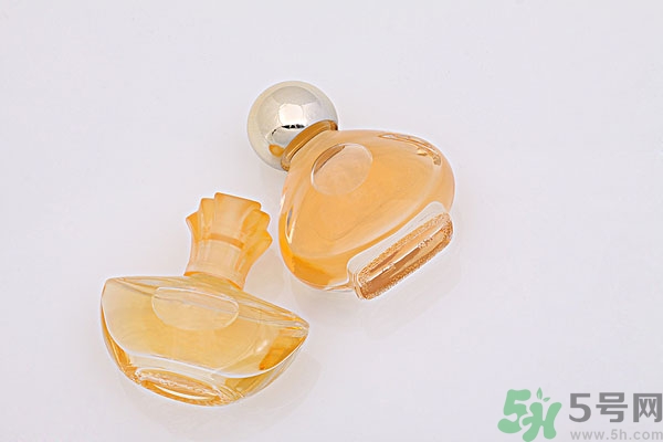 香水能掩蓋狐臭嗎？香水可以除狐臭嗎？