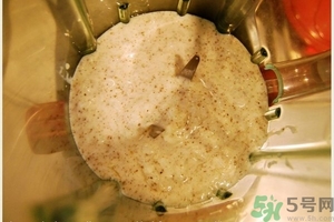 香瓜里面有紅點(diǎn)能吃嗎？香瓜瓤里面有紅點(diǎn)還能吃嗎？