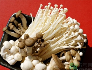 金針菇發(fā)霉了能吃嗎？金針菇長(zhǎng)白毛還能吃嗎？