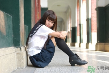 13歲來月經(jīng)正常嗎？13歲大便出血是怎么回事？