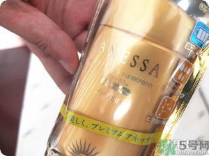 安耐曬為什么那么??？安耐曬是水狀液體的嗎？