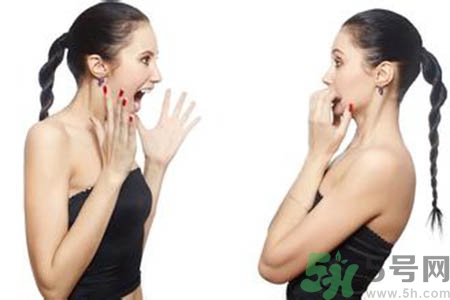 女人為什么一個胸大一個胸??？女人的兩個胸為什么不一般大？