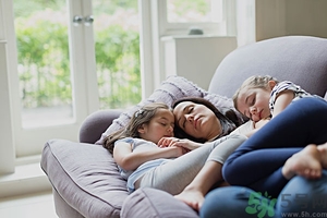 睡眠不規(guī)律如何調(diào)整？睡眠不規(guī)律會(huì)胖嗎？
