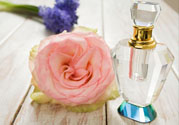 香水噴到嘴巴里怎么辦？香水噴到眼睛里怎么辦？