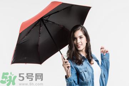太陽傘是黑膠好還是銀膠好？太陽傘黑膠和銀膠哪個更防曬？