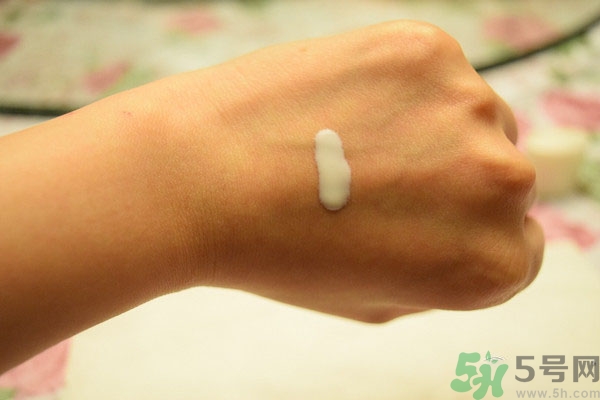 安耐曬和碧柔哪個(gè)好？安耐曬防曬霜和碧柔防曬霜哪個(gè)好？
