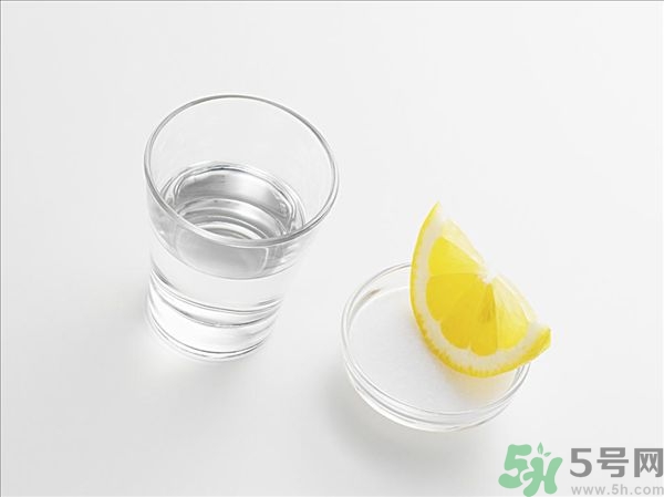 中暑喝鹽水有用嗎？中暑可以喝牛奶嗎？