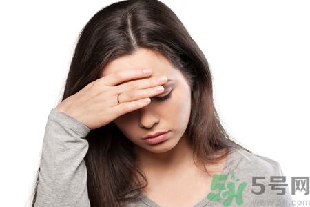女人濕氣重的癥狀有哪些？女人濕氣重有什么表現(xiàn)？