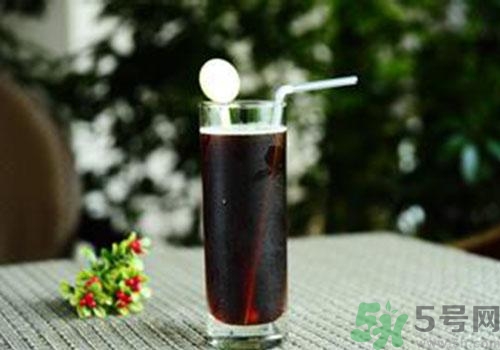 雪碧和可樂哪個(gè)對(duì)身體的危害更大？雪碧和可樂哪個(gè)好？