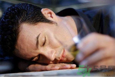 男人濕氣重的表現(xiàn)有哪些？男人去除濕氣的方法有哪些？
