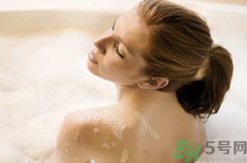 冷水洗澡好還是熱水洗澡好？冷水洗澡好不好？