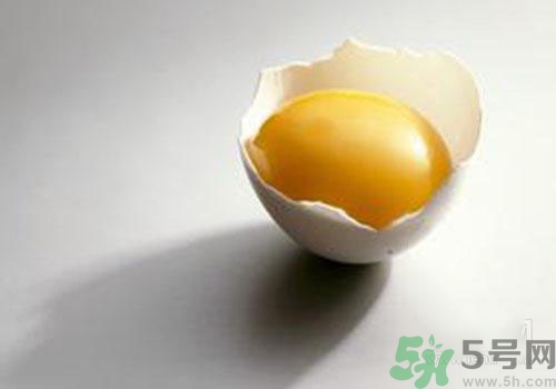 蛋黃和蛋白哪個更有營養(yǎng)？吃蛋黃有什么好處？
