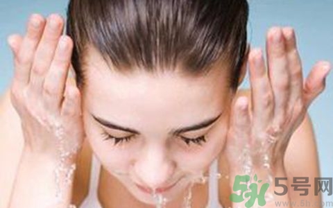 卸妝能用橄欖油嗎？橄欖油可以用來(lái)卸妝嗎？