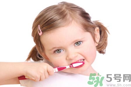 寶寶口腔潰瘍?cè)趺崔k？治療寶寶口腔潰瘍方法有什么？