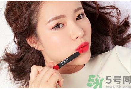 西柚色是珊瑚色嗎？西柚色和珊瑚色的區(qū)別