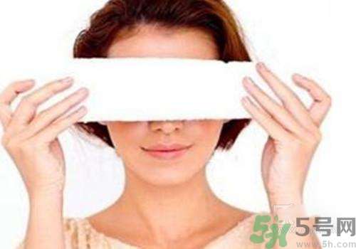 眼睛腫了用冷水敷還是熱水敷？眼睛腫了怎么辦？