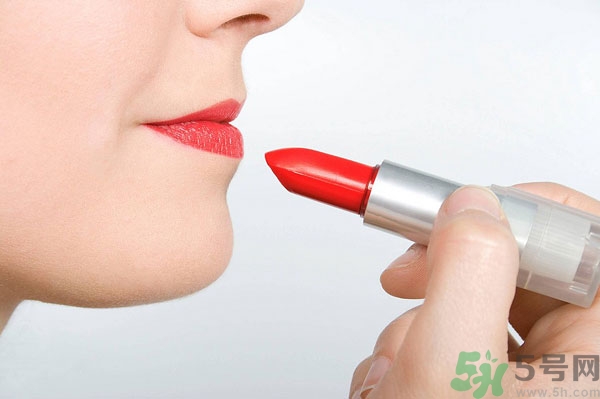 唇色淺用什么顏色的口紅？涂什么顏色的口紅最自然？
