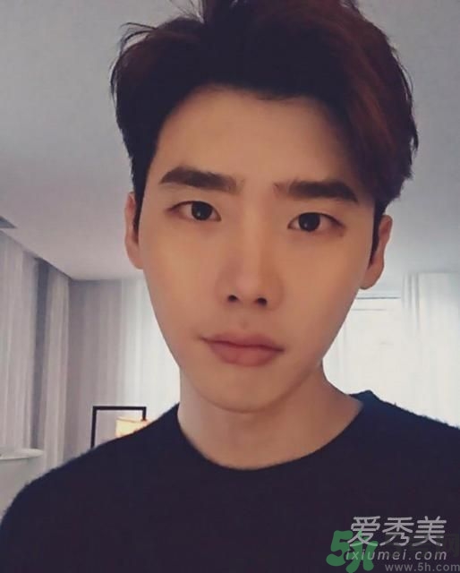 李鐘碩發(fā)型是什么？姜哲發(fā)型是什么？