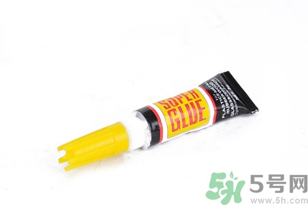 502膠水怎么洗？如何祛除衣服上的膠水？