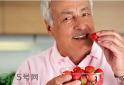 老年人骨質(zhì)疏松吃什么好？骨質(zhì)疏松應(yīng)該如何預(yù)防？