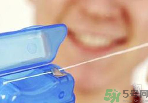 用牙線牙齦出血是怎么回事？用牙線牙齦出血怎么辦？