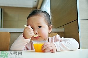 寶寶咳嗽能吃果凍嗎？寶寶多大可以吃果凍？