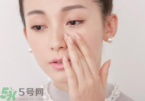 cc霜和粉底液的區(qū)別 cc霜和粉底液哪個先用？