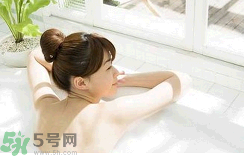 剖腹產(chǎn)后多久可以洗澡？剖腹產(chǎn)后洗澡正確的洗澡方法及注意事項