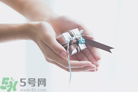 七夕和老婆怎么過？七夕送老婆什么禮物？